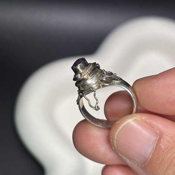 Vintage Sterling Silver Poison Locket Ring Amethyst Secret Compartment sz 5 - Picture 4 of 7